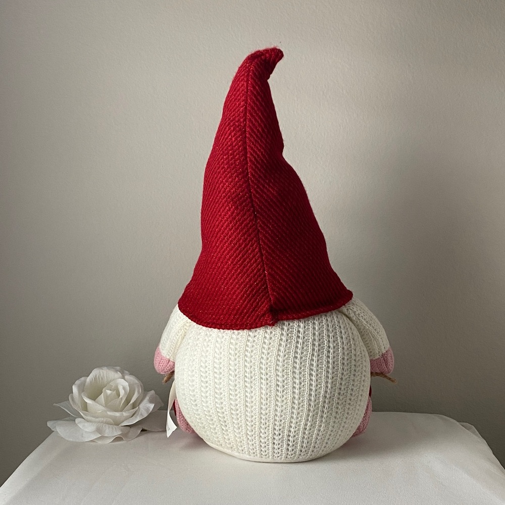 Adorable Happy Valentine's Day Hearts & Kisses XOXO Love Banner Gnome - Picture 3 of 6